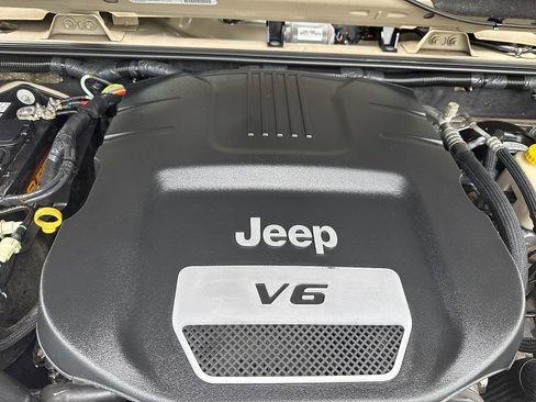 Used 2017 Jeep Wrangler Sahara w/ Trailer Tow Group AWD/4WD image 6