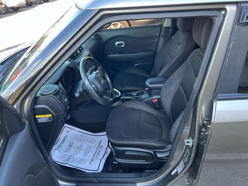 Used 2018 Kia Soul w/ Convenience Package FWD image 10