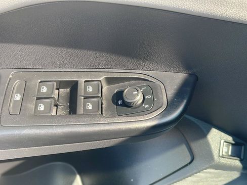 Used 2022 Volkswagen Taos SE FWD image 22