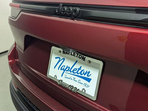 New 2025 Jeep Grand Cherokee Altitude image 9