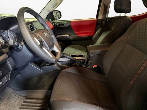 Used 2022 Toyota Tacoma SR5 image 10