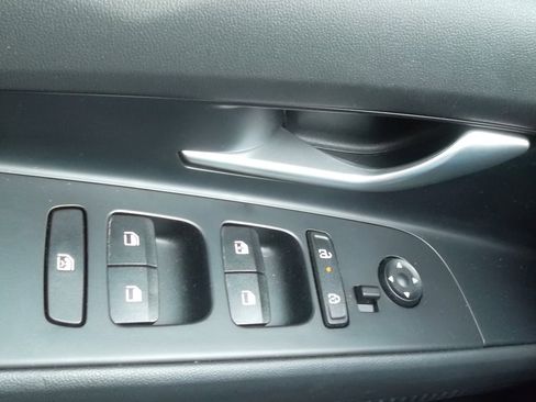 Used 2025 Hyundai Elantra Blue image 11