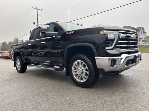 Used 2025 Chevrolet Silverado 3500 LTZ w/ LTZ Premium Package image 4