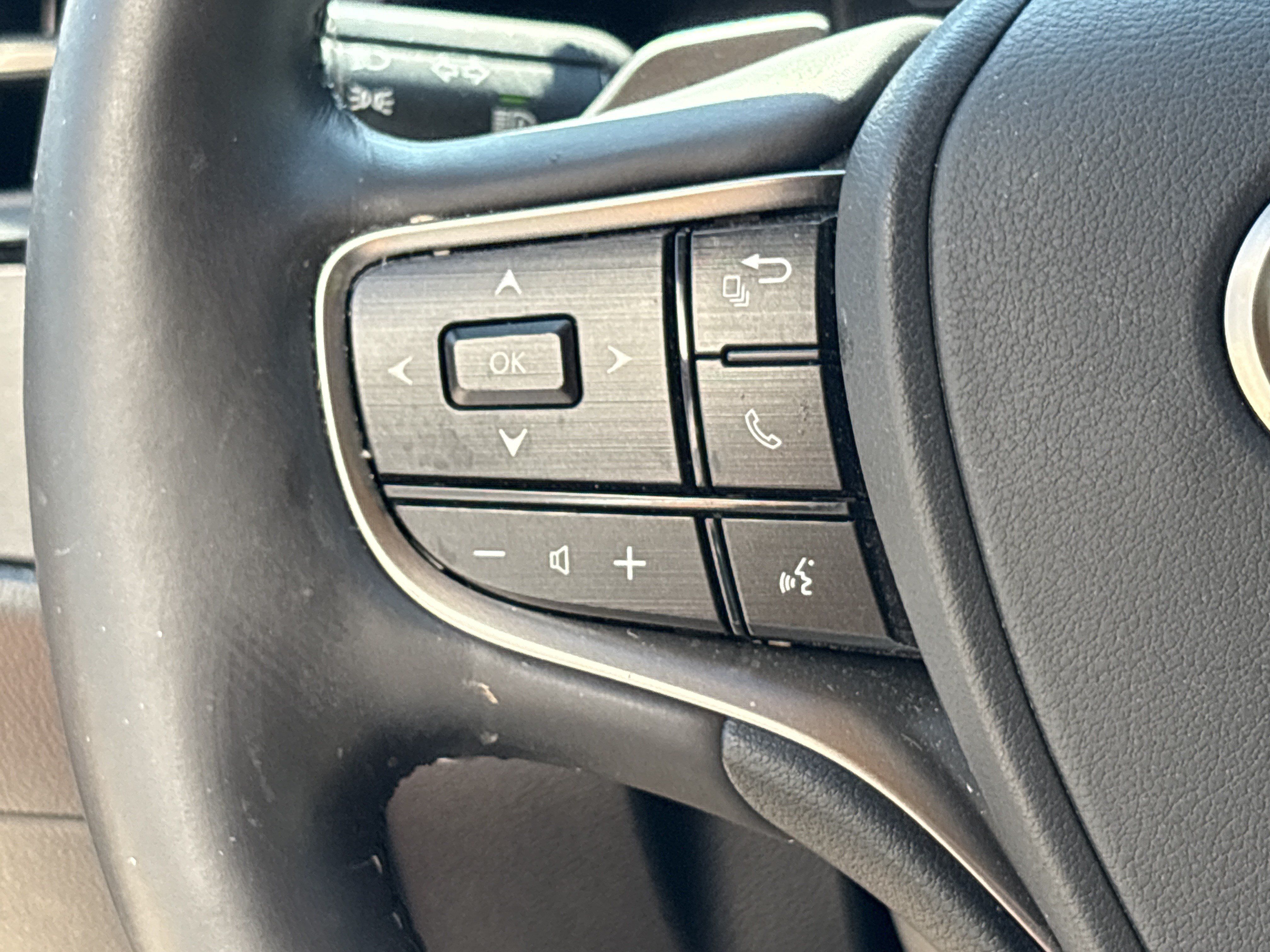 Used 2024 Lexus ES 300h w/ Premium Package FWD image 19