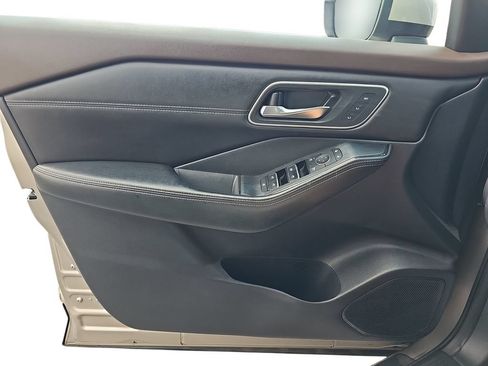Used 2021 Nissan Rogue Platinum FWD image 26