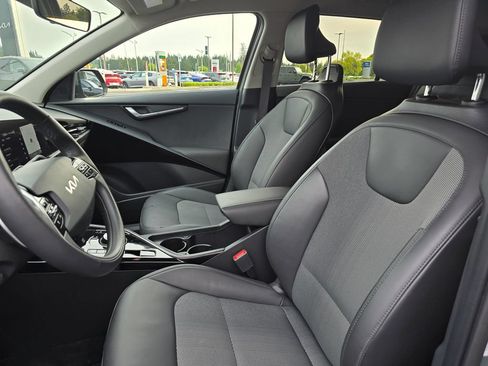 Certified 2023 Kia Niro Wind w/ Wind Preserve Package FWD image 12