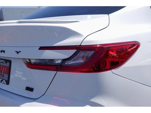 Used 2025 Toyota Camry SE w/ Convenience Package FWD image 6