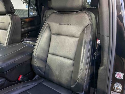 Used 2025 GMC Yukon Denali AWD/4WD image 31