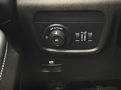 Used 2023 Jeep Grand Cherokee L Limited AWD/4WD image 30