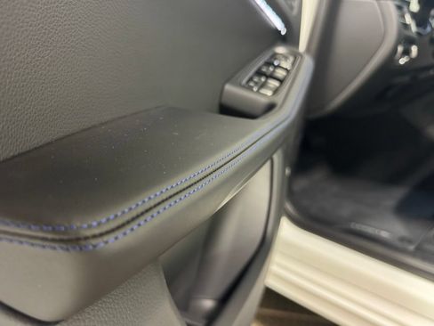 Used 2026 Porsche Macan AWD/4WD image 10