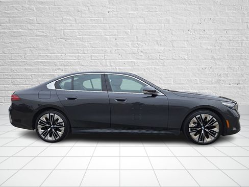 Used 2024 BMW 540i xDrive image 7