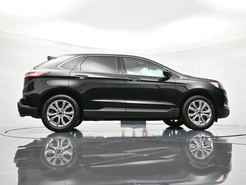 Used 2024 Ford Edge Titanium image 39