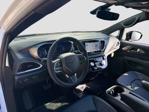 New 2026 Chrysler Pacifica Select image 10