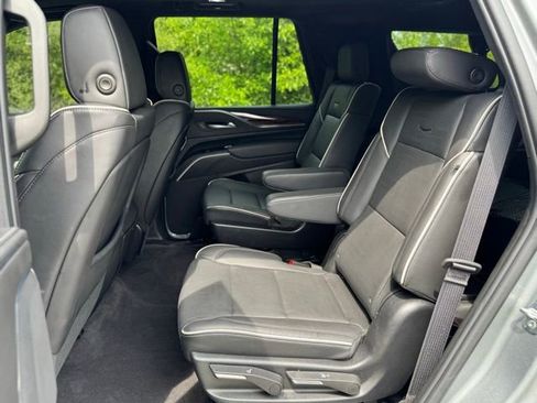 Used 2023 Cadillac Escalade Premium Luxury AWD/4WD image 15