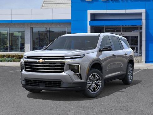 New 2027 Chevrolet Traverse LT w/ LPO, Floor Liner Package FWD image 6