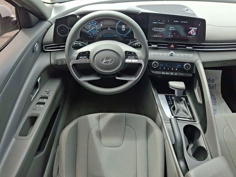 Used 2024 Hyundai Elantra SEL FWD image 13