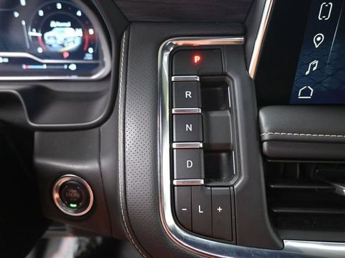 Used 2024 GMC Yukon XL SLT w/ SLT Luxury Package AWD/4WD image 24