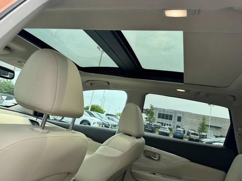 Used 2017 Nissan Murano Platinum w/ Platinum Technology Package AWD/4WD image 11
