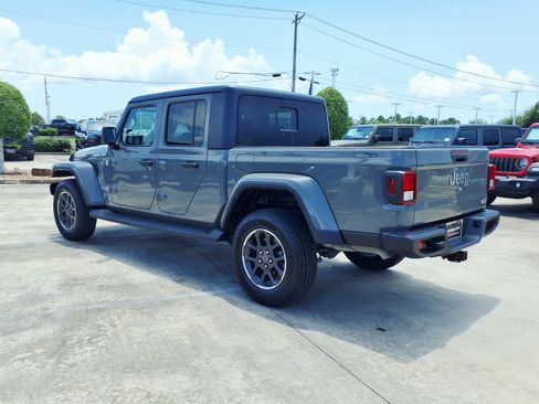 Used 2022 Jeep Gladiator Overland w/ Popular Equipment Package AWD/4WD image 2