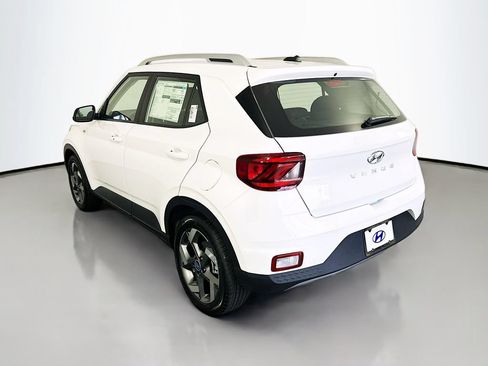 New 2026 Hyundai Venue SEL FWD image 5