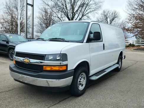Used 2024 Chevrolet Express 2500 w/ Driver Convenience Package image 4