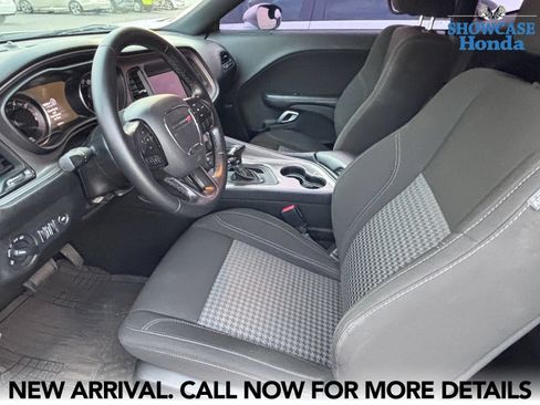 Used 2023 Dodge Challenger SXT RWD image 10