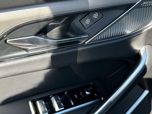 New 2025 Jaguar F-PACE R-Dynamic S image 16