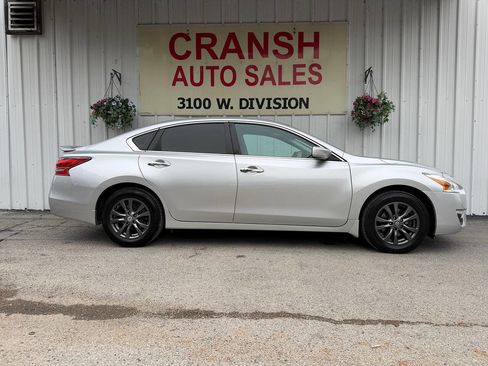 Used 2015 Nissan Altima 2.5 S w/ Special Edition Package FWD image 5