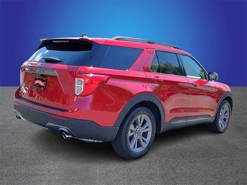 New 2024 Ford Explorer XLT w/ Equipment Group 202A image 3