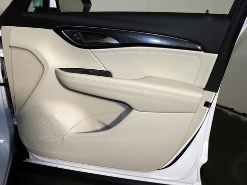 Used 2023 Buick Envision Essence image 33