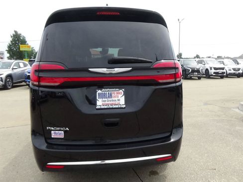 Certified 2024 Chrysler Pacifica Touring-L FWD image 7