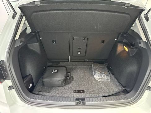 Used 2023 Volkswagen Taos SE w/ Panoramic Sunroof Package FWD image 27