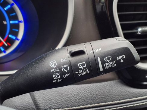 Used 2025 Chrysler Pacifica Select image 21