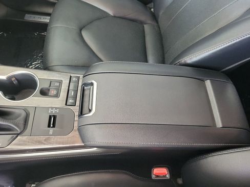 Used 2020 Toyota Highlander Limited FWD image 23