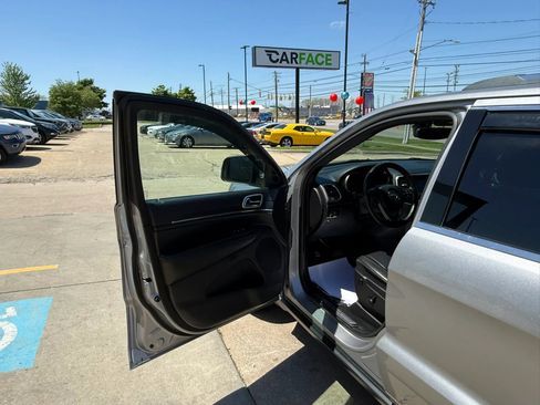 Used 2018 Jeep Grand Cherokee Limited AWD/4WD image 19