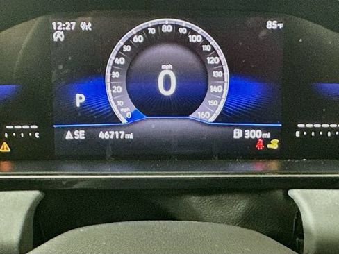 Used 2025 Volkswagen Jetta SE FWD image 2