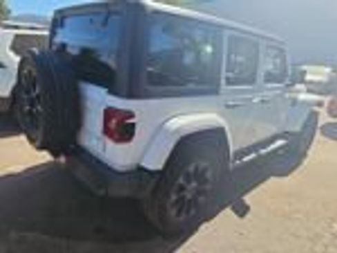 Used 2022 Jeep Wrangler Unlimited Sahara AWD/4WD image 8