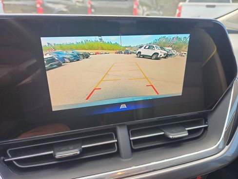 Used 2024 Chevrolet Trax ACTIV w/ Sunroof Package image 34