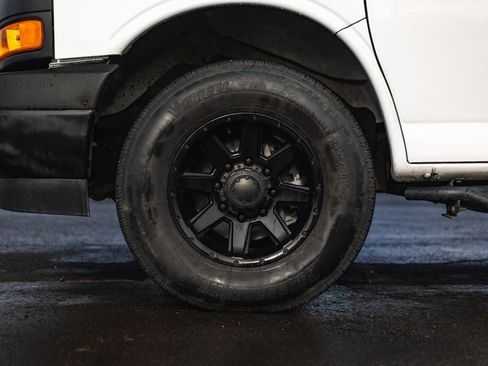 Used 2022 Chevrolet Express 2500 w/ Driver Convenience Package image 12