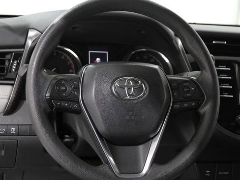 Used 2019 Toyota Camry LE image 7