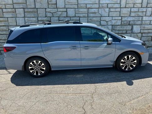 Used 2025 Honda Odyssey Elite image 6