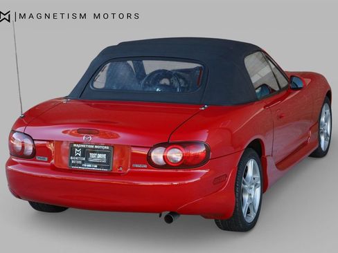 Used 2005 MAZDA MX-5 Miata w/ Convenience Pkg image 12