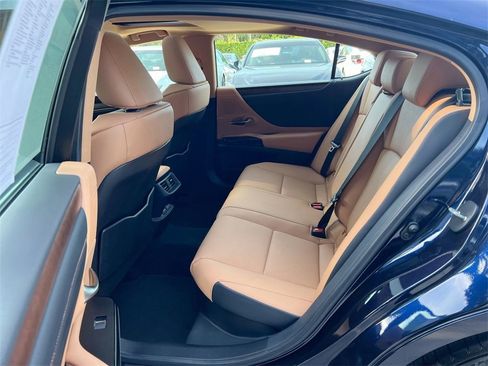 Certified 2025 Lexus ES 300h w/ Premium Package image 19