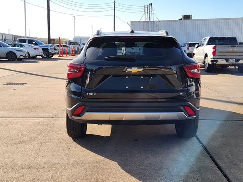 Used 2024 Chevrolet Trax LT image 7