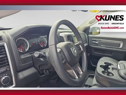 Used 2022 RAM 1500 Classic SLT AWD/4WD image 17