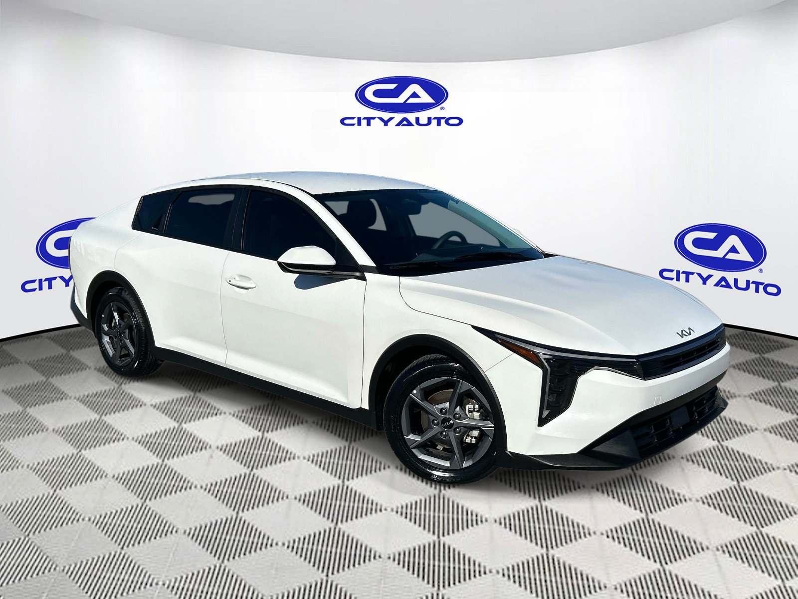 Used 2025 Kia K4 FWD image 1