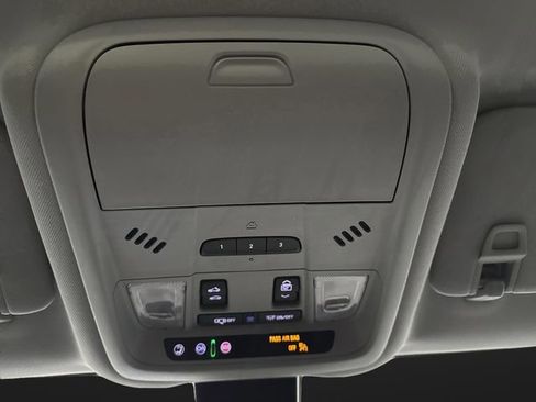 Used 2024 GMC Terrain SLT w/ Infotainment Package II image 27