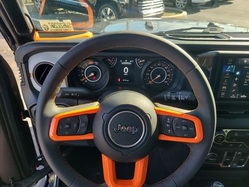 Used 2025 Jeep Wrangler Sport S image 25