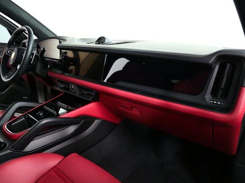 Certified 2025 Porsche Cayenne GTS image 26