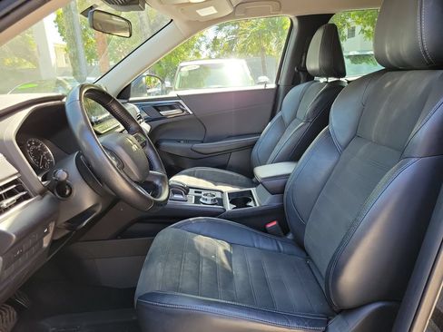Used 2023 Mitsubishi Outlander SE FWD image 14